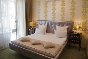 Weekend Boutique Hotel