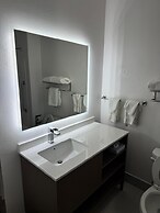 Comfort Suites near Indianapolis Airport