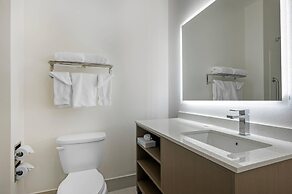 Comfort Suites near Indianapolis Airport
