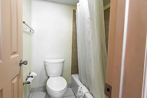 Econo Lodge At Six Flags