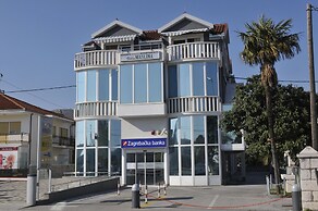 Apartments & Rooms Villa Maslina