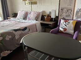 Midtown Inn & Suites