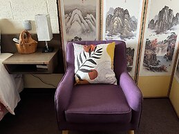 Midtown Inn & Suites