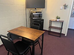 Midtown Inn & Suites