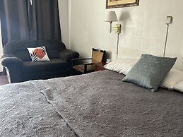 Midtown Inn & Suites