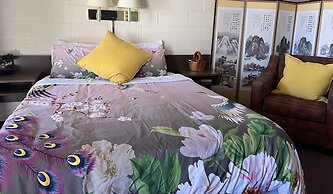 Midtown Inn & Suites
