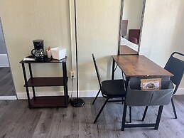 Midtown Inn & Suites