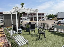 Midtown Inn & Suites