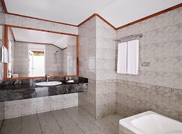 Villa Park Sun Island Resort - Complimentary One Way Domestic Transpor