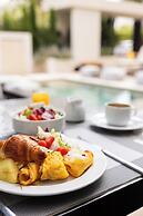 Divani Escape- Adults only