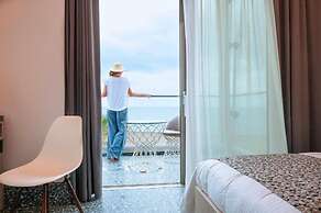 Pearl SeaBreeze Suites