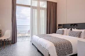 Pearl SeaBreeze Suites