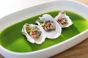 Pearl SeaBreeze Suites