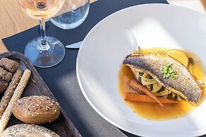 Pearl SeaBreeze Suites