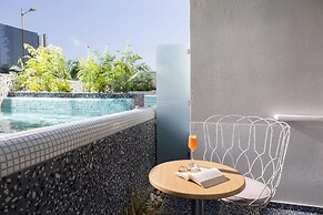 Pearl SeaBreeze Suites