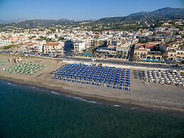 Pearl SeaBreeze Suites