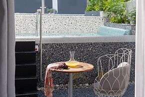 Pearl SeaBreeze Suites