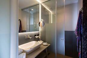 Pearl SeaBreeze Suites