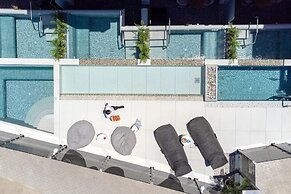 Pearl SeaBreeze Suites