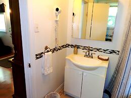 Motel Des Deux Lacs Inc