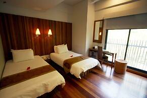 Belum Rainforest Resort