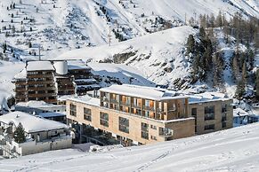 The Crystal VAYA Unique