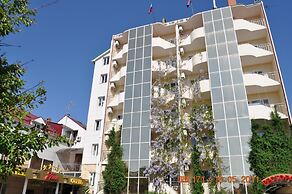 Hotel Grand Uyut