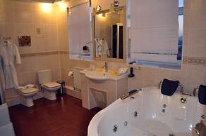 Hotel Grand Uyut