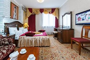 Hotel Grand Uyut