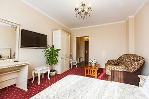 Hotel Grand Uyut