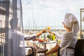 Hotel Golden Lake Resort