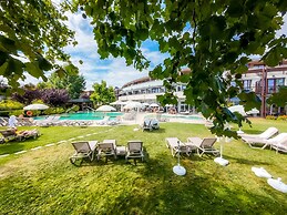 Hotel Golden Lake Resort