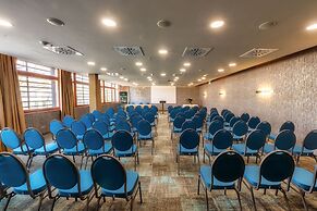 Hotel Golden Lake Resort