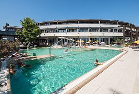 Hotel Golden Lake Resort