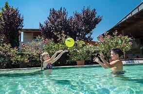 Hotel Golden Lake Resort