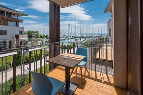 Hotel Golden Lake Resort