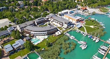 Hotel Golden Lake Resort