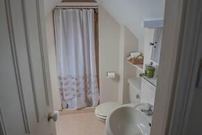 Toothbrush Rooms at Lattice Lodge