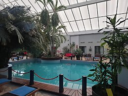 Tropical Hotel