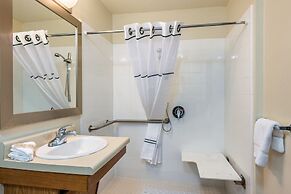 HomeTowne Studios by Red Roof Columbus