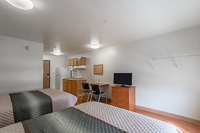 HomeTowne Studios by Red Roof Columbus