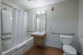 HomeTowne Studios by Red Roof Columbus