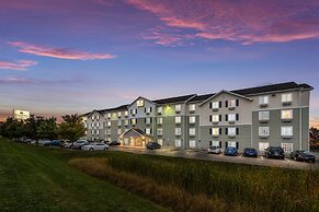 HomeTowne Studios by Red Roof Columbus