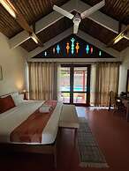 Abad Whispering Palms