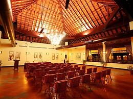 Abad Whispering Palms