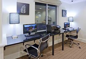 Holiday Inn Express Hotel & Suites Rogers by IHG