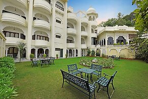 Swaroop Vilas - Lake Facing Boutique Hotel