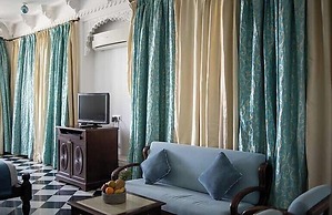 Swaroop Vilas - Lake Facing Boutique Hotel