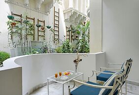 Swaroop Vilas - Lake Facing Boutique Hotel