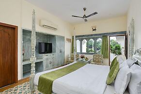Swaroop Vilas - Lake Facing Boutique Hotel